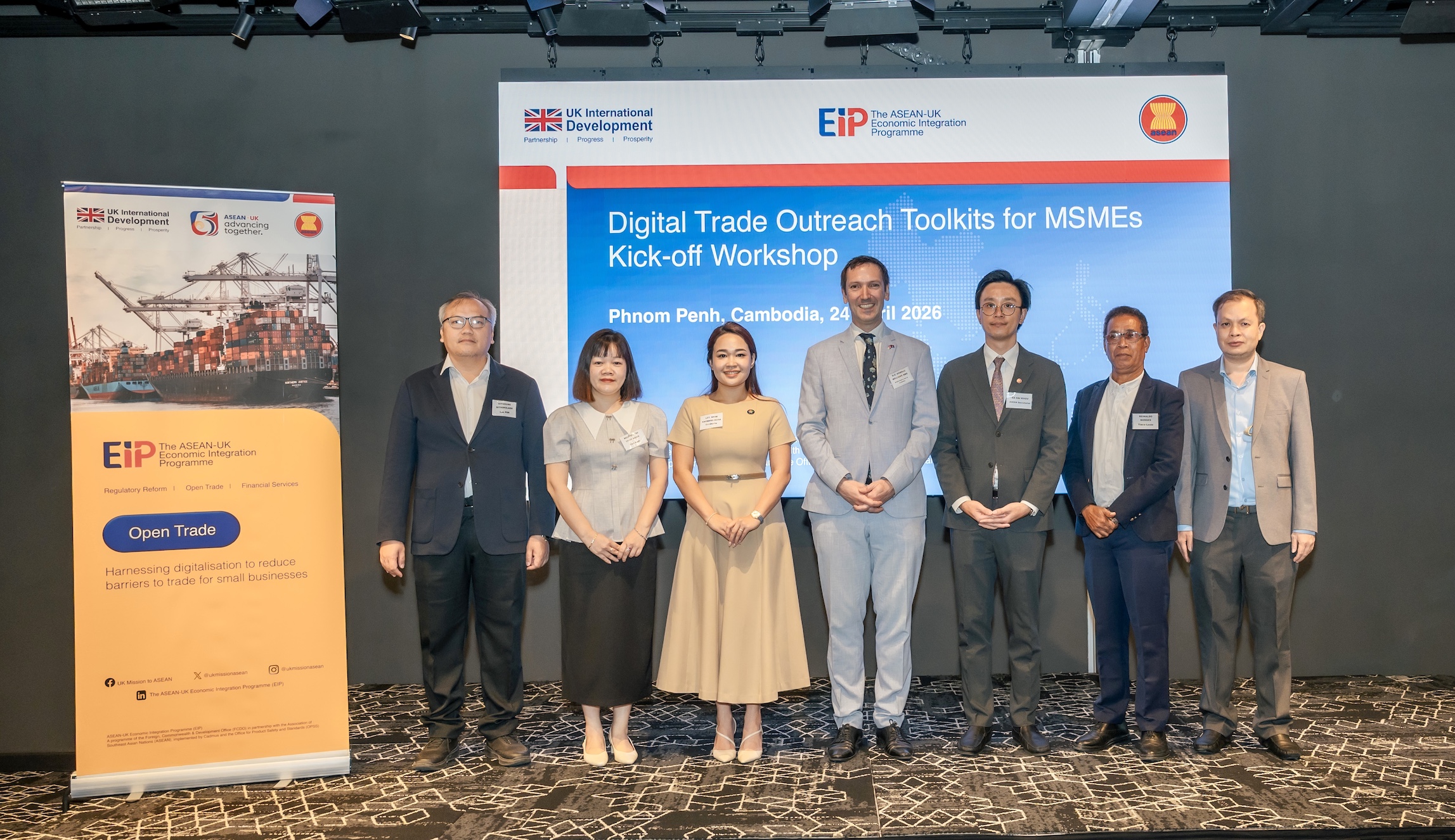 Group photos of the speakers and leaders at the workshop