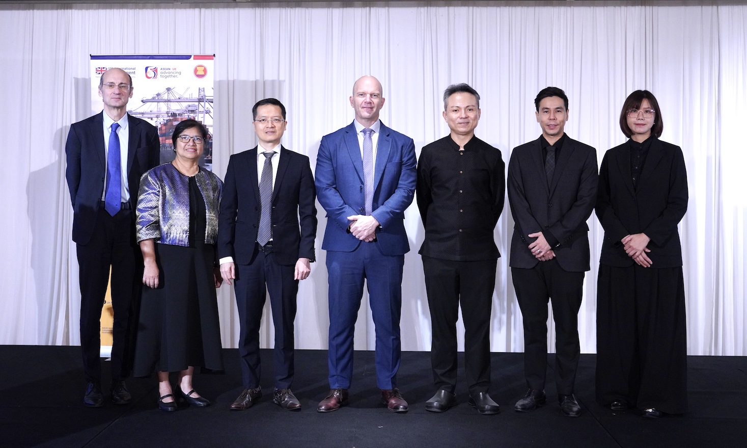 Group photo of the Outreach workshop in Bangkok